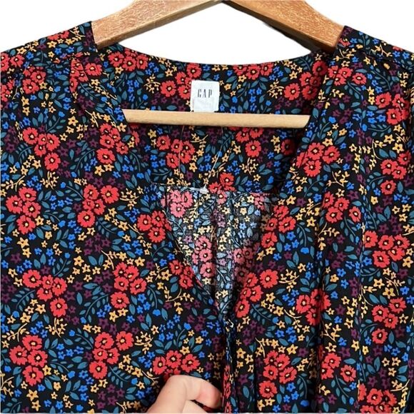 Gap floral print faux wrap dress. Size xs - Picture 2 of 9